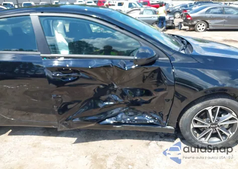 2024 Kia Forte Lxs z USA, uszkodzony, nr VIN 3KPF24ADXRE707432